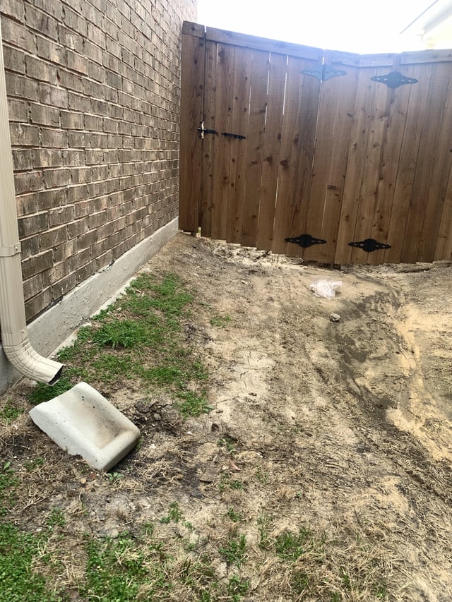 Narrow slope on side of the house. How do I fix this? : r/landscapi