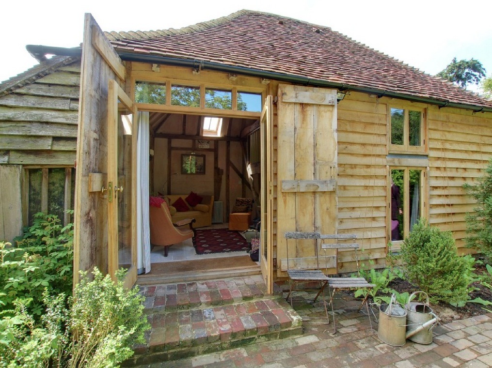 Restored Tiny Garden Cottage in Engla