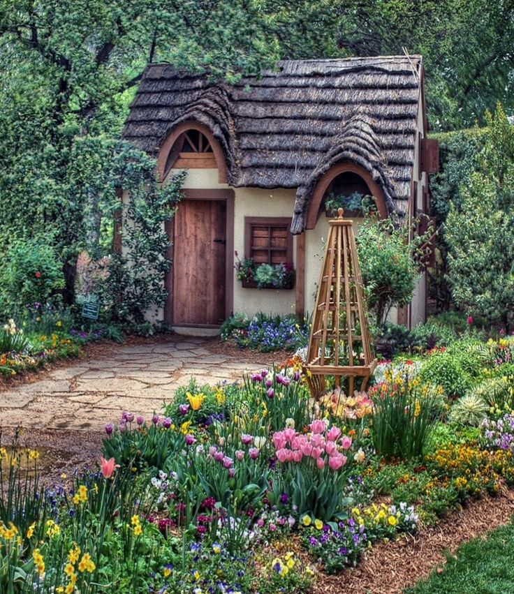 Flower Love — Beautiful cottage and garden | Beautiful cottages .
