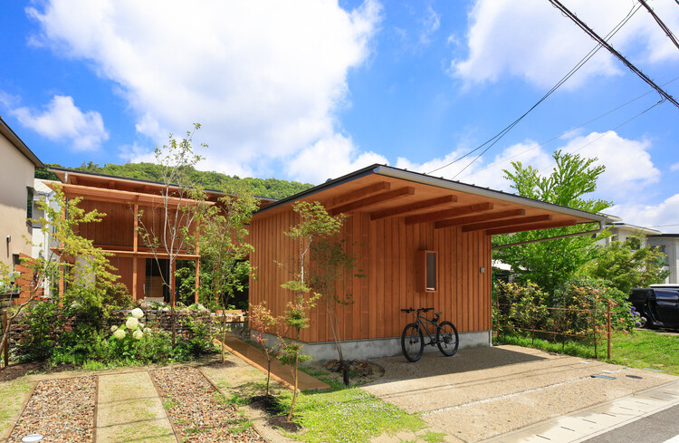 House with a Small Garden / Plan21 | ArchDai