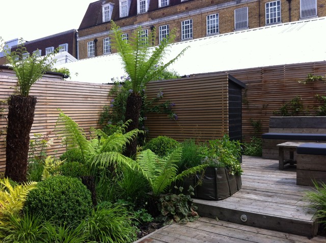 Small Garden Oasis - Contemporary - Deck - London - by Garden Club .