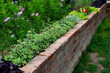 20 Impressive Retaining Wall Ideas for Greater Curb Appe