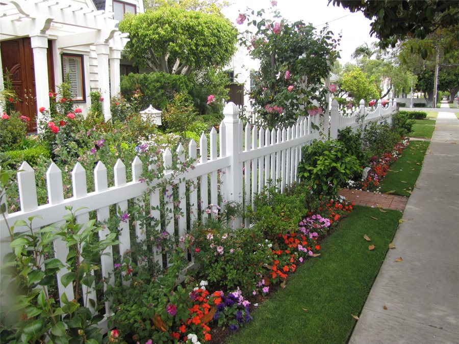 Picket Fences - Landscaping Netwo