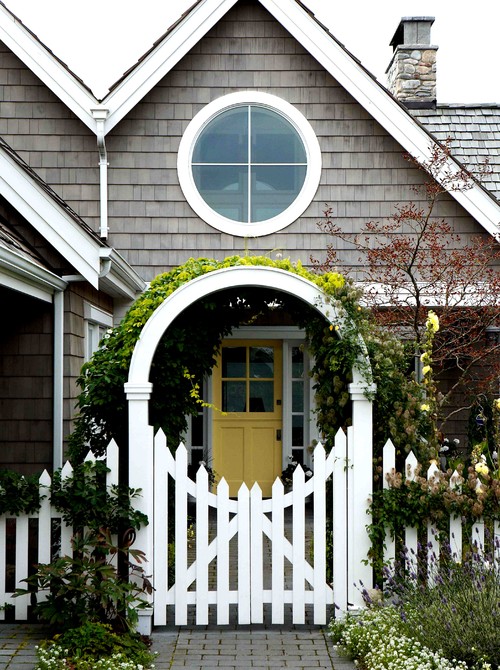 A Picket Fence for Front Yard Curb Appeal - Town & Country Livi