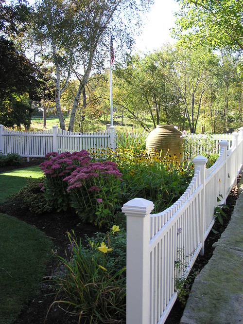 A Picket Fence for Front Yard Curb Appeal - Town & Country Livi