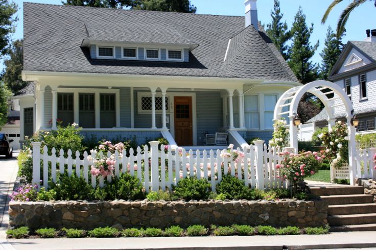 Living the American Dream with a White Picket Fence! | Cottage .